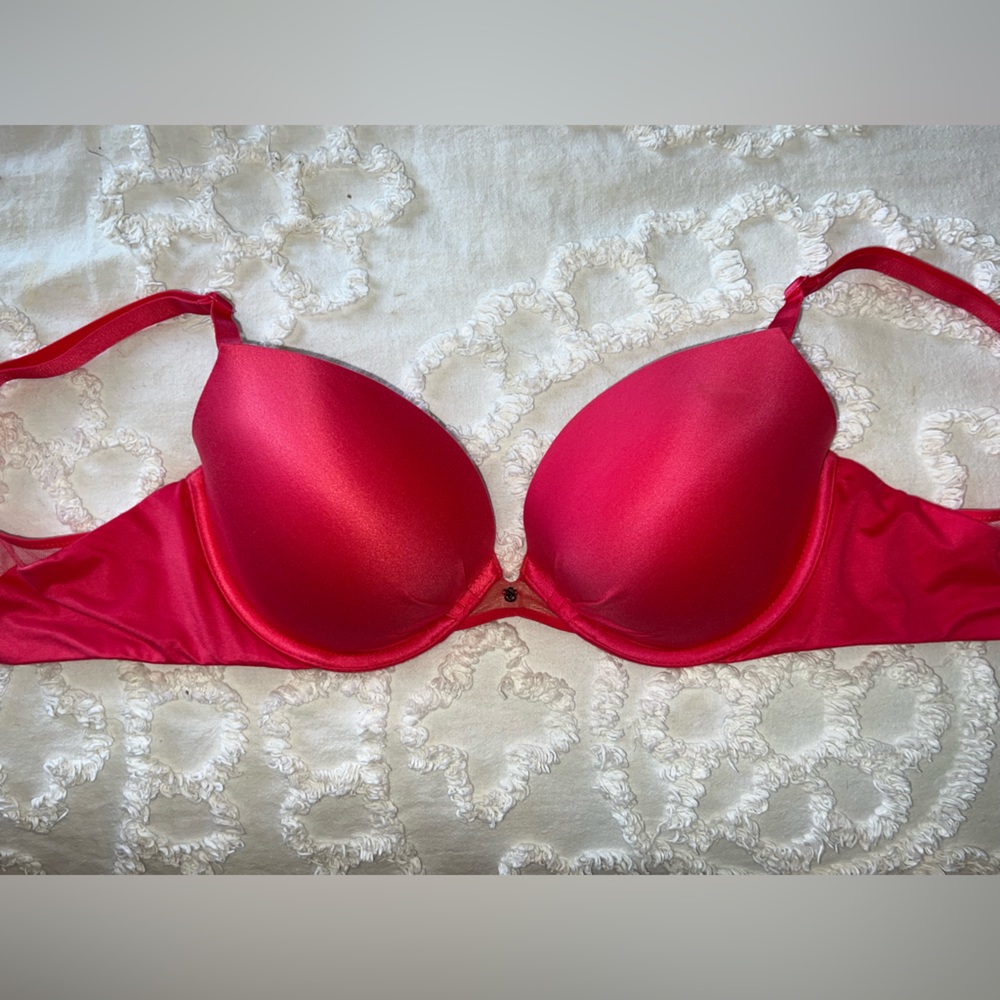 Victoria Secret Fabulous Plunge. Like new!